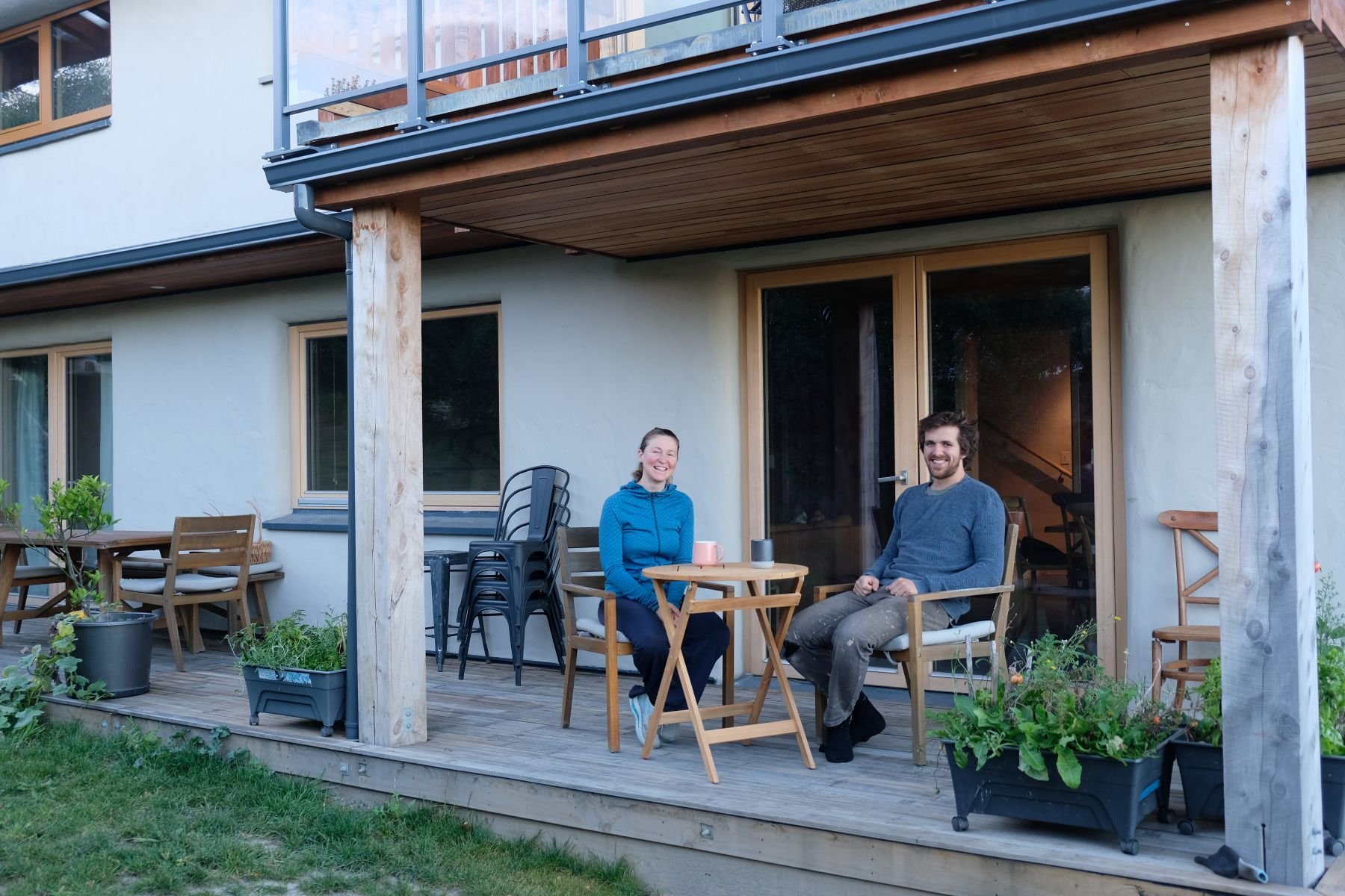 Evertt and Elizabeth at their home sm