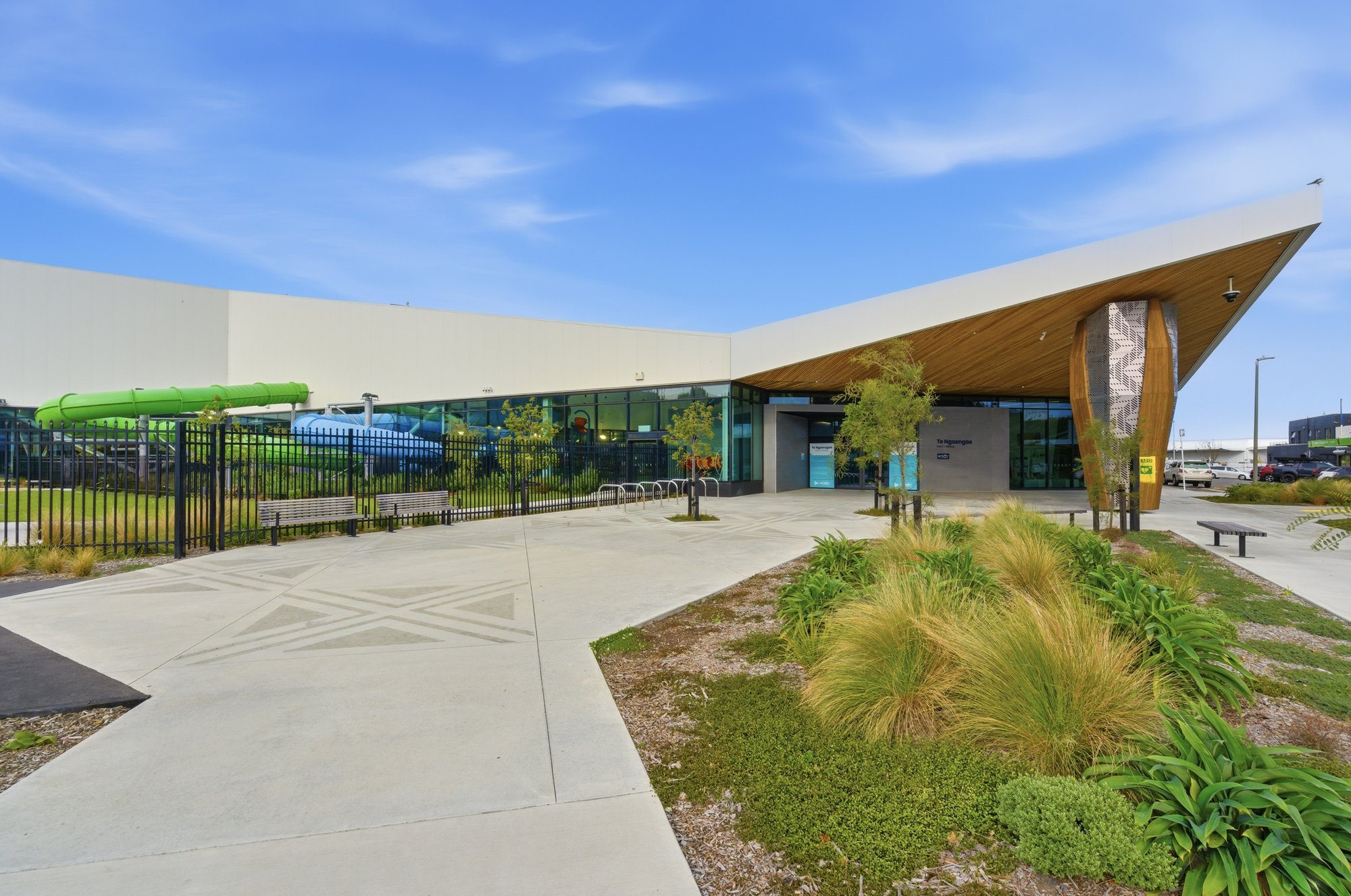 Pool_exterior